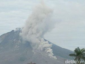 Gunung Sinabung Kembali Erupsi, Diiring Beberapa Kali Gempa