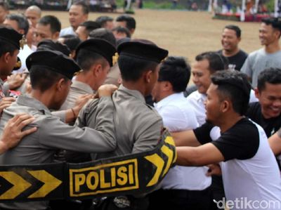 Saat TNI-Polri Belajar Menangani Kerusuhan di KPUD Garut