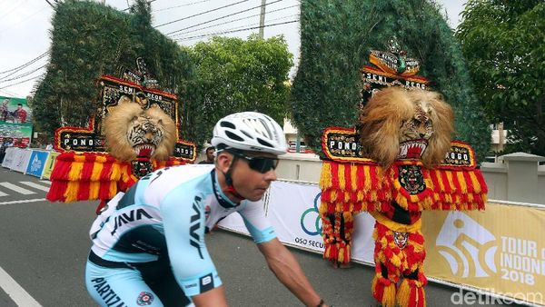 Reog Lepas Pebalap Etape Kedua Tour de Indonesia