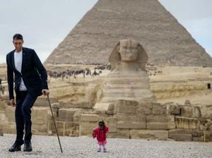 Foto: Saat Pria Tertinggi di Dunia Pose Bareng Wanita Terpendek Foto: Saat Pria Tertinggi di Dunia Pose Bareng Wanita Terpendek