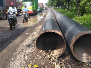 Akses Jalan ke Makam Sunan Giri Rusak Karena Galian Pipa Gas