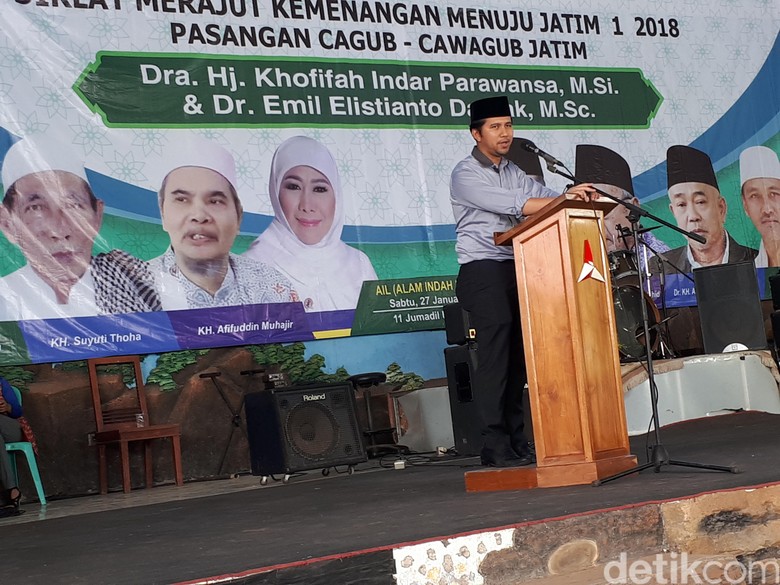 Emil Dardak Blusukan ke Banyuwangi, Beri Bekal untuk Pendukung