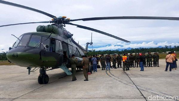 Dokter dan Paramedis TNI Diterbangkan ke Asmat