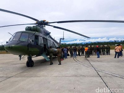 Dokter dan Paramedis TNI Diterbangkan ke Asmat