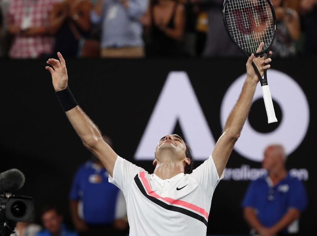 Federer Jadi Kampiun Usai Kalahkan Cilic dalam Duel Lima Set