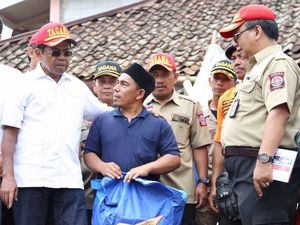 Tinjau Korban Gempa di Bogor, Mensos Idrus Sampaikan Pesan Jokowi