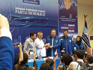 Berikan KTP dan KTA ke KPU, SBY: Tak Ada SBY yang Lain Berikan KTP dan KTA ke KPU, SBY: Tak Ada SBY yang Lain