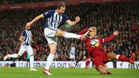 Pada laga ini, nyaris semua pemain kunci Liverpool jadi starter, termasuk bek termahal dunia Virgil van Dijk. Foto: Alex Livesey/Getty Images