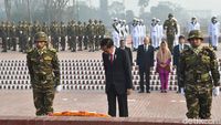 Foto: Doa dan Hormat Jokowi untuk Pahlawan Kemerdekaan Bangladesh