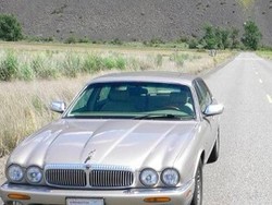 Apes! Lagi Parkir di Depan Rumah, Mobil Diangkut Kemudian Dijual