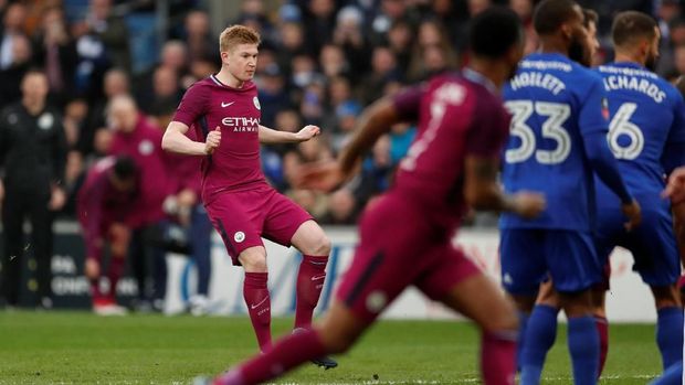 Kevin De Bruyne mencetak gol pembukan keunggulan Manchester City atas Cardiff City.