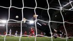 Foto: Liverpool Tertunduk Lesu di Anfield