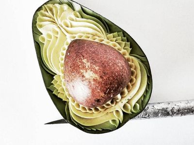 Keren! Ini 10 Kreasi Unik Ukiran Buah Alpukat dan Tato Biji Alpukat