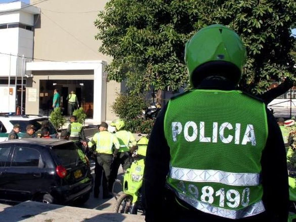 Kantor Polisi Kolombia Diserang Bom