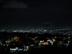 Melihat Cantiknya Bandung dari Ketinggian di Malam Hari