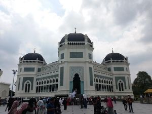 Cantiknya Masjid Percampuran Timur Tengah dan Eropa di Medan