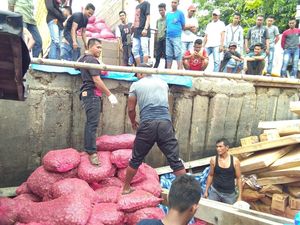 Sebelum Ditangkap, Kapal Angkut Bawang Ilegal Sempat Disembunyikan Sebelum Ditangkap, Kapal Angkut Bawang Ilegal Sempat Disembunyikan