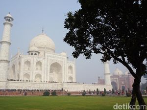 COVID di India Melandai, Taj Mahal Buka Lagi COVID di India Melandai, Taj Mahal Buka Lagi