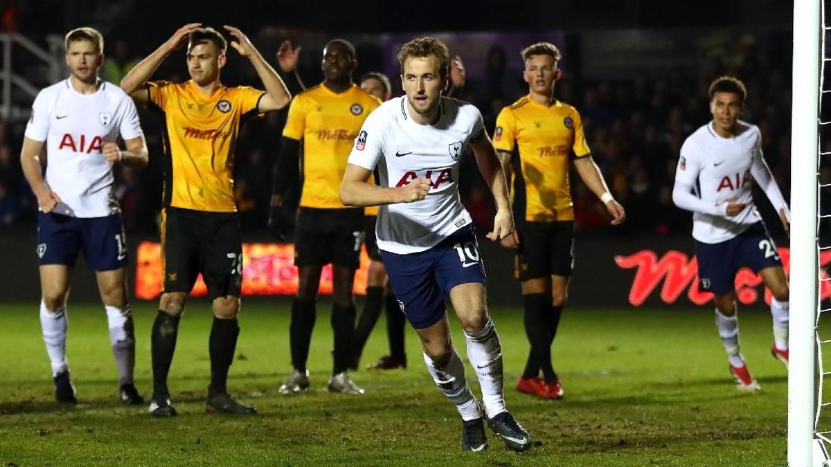 Harry Kane mencetak gol di menit-menit akhir (Michael Steele/Getty Images)