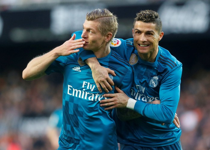 Soccer Football - La Liga Santander - Valencia vs Real Madrid - Mestalla, Valencia, Spain - January 27, 2018 Real Madrid’s Toni Kroos celebrates scoring their fourth goal with Cristiano Ronaldo REUTERS/Heino Kalis