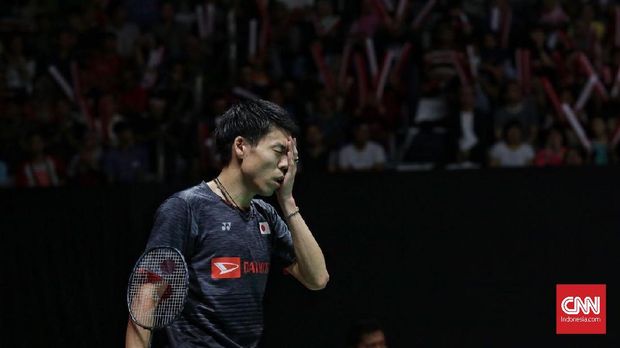 Kazumasa Sakai tidak berdaya menghadapi perlawanan Atnhony Ginting.