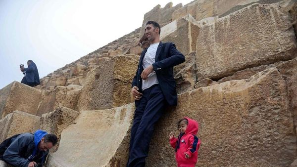 Foto: Ketika Pria Tertinggi Bertemu dengan Wanita Terpendek Sedunia