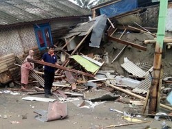 25 Rumah Warung Diterjang Gelombang Pasang Pantai Citepus Sukabumi