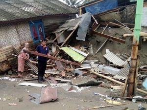 25 Rumah Warung Diterjang Gelombang Pasang Pantai Citepus Sukabumi 25 Rumah Warung Diterjang Gelombang Pasang Pantai Citepus Sukabumi