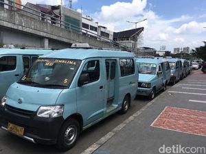 Cerita Sopir Angkot Hanya Dapat Rp 50 Ribu karena Jatibaru Ditutup Cerita Sopir Angkot Hanya Dapat Rp 50 Ribu karena Jatibaru Ditutup