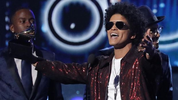 Bruno Mars menyapu bersih piala utama Grammy Awards 2018.