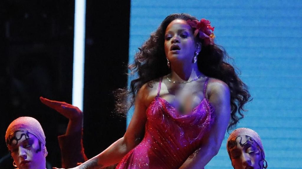 Tarik Mang! Goyangan Rihanna Bikin Riuh Grammy 2018