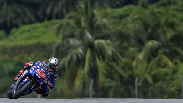 Maverick Vinales tampil menggigit di awal balapan.