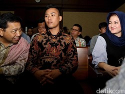 Saling Pandang dengan Novanto di Pengadilan, Ny Deisti: Obat Kangen