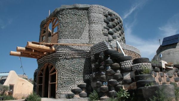 Bangunan Ini Dibuat dari Garam hingga Ban Bekas, Kok Bisa?