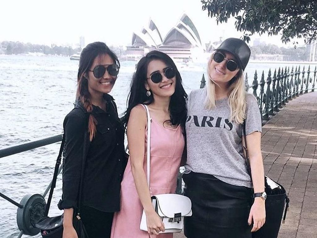 Ayu Ting Ting Punya Geng Bule, Anggita Dipolisikan Terkait Istilah Prostitusi Ayu Ting Ting Punya Geng Bule, Anggita Dipolisikan Terkait Istilah Prostitusi