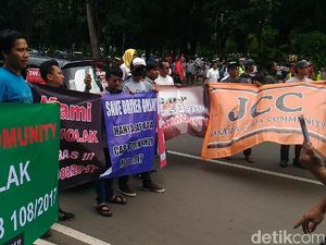 15 Perwakilan Sopir Taksi Online Bertemu Menhub 15 Perwakilan Sopir Taksi Online Bertemu Menhub