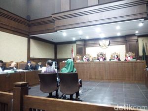 Antar Uang ke Rumah Akom, Saksi: Mending Dikasih Kerjaan Berat