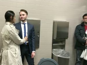 Potret Romantis Pasangan yang Mendadak Menikah di Toilet