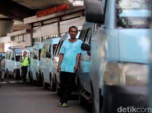 Sopir Angkot Tanah Abang Minta Jalan Dibuka, Kadishub Lapor Gubernur