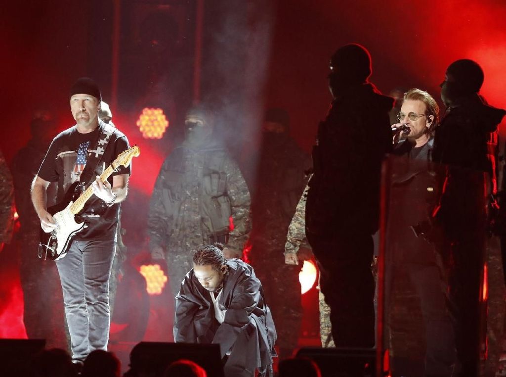 Buka Acara, Kendrick Lamar dan U2 Bakar Panggung Grammy Buka Acara, Kendrick Lamar dan U2 Bakar Panggung Grammy