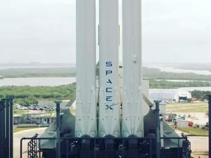 Persiapan Intensif SpaceX Jelang Peluncuran Satelit Merah Putih Persiapan Intensif SpaceX Jelang Peluncuran Satelit Merah Putih