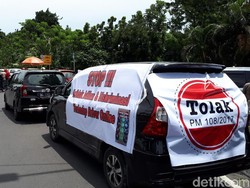 Tolak Permenhub, Ini yang Dilakukan Pengemudi Taksi Online Surabaya