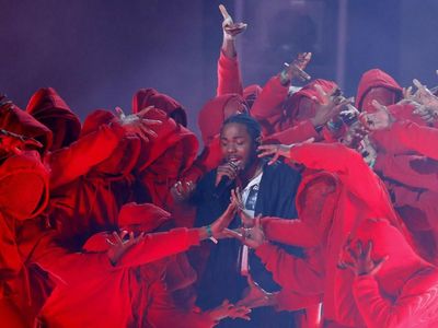 Kelas! Cara Kendrick Lamar Buka Grammy 2018