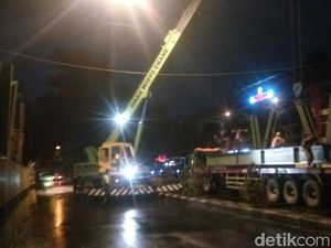 Ada Pemasangan JPO, Jalan Kol Sutarto Solo Ditutup Hingga Senin Pagi Ada Pemasangan JPO, Jalan Kol Sutarto Solo Ditutup Hingga Senin Pagi