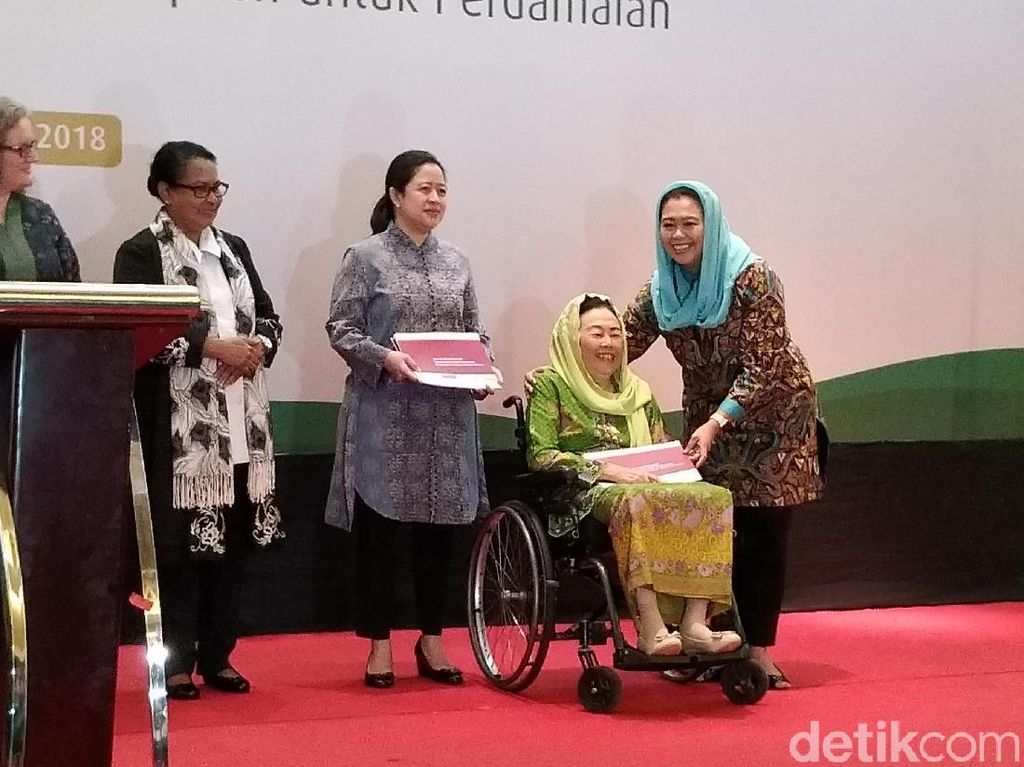 Survei: Muslim Indonesia Dinilai Paling Tak Suka Komunis dan LGBT Survei: Muslim Indonesia Dinilai Paling Tak Suka Komunis dan LGBT
