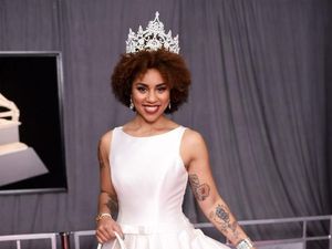Pakai Gaun Gambar Janin, Joy Villa Curi Perhatian di Red Carpet Grammy Awards