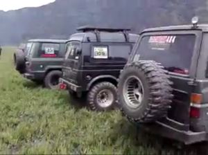 Komunitas Mobil Diusir Gara-gara Lindas Sabana Gunung Bromo