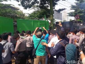 Eksekusi Tanah di Rawamangun Ricuh Eksekusi Tanah di Rawamangun Ricuh