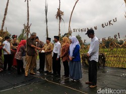 Demokrasi dan Buku (Biografi)