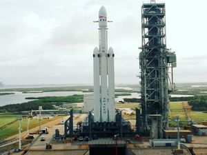 SpaceX Siap Luncurkan Roket Teranyarnya SpaceX Siap Luncurkan Roket Teranyarnya